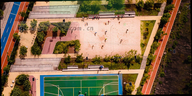 电脑显示器前有金色光效与棋子，传递电脑用户端长期方案